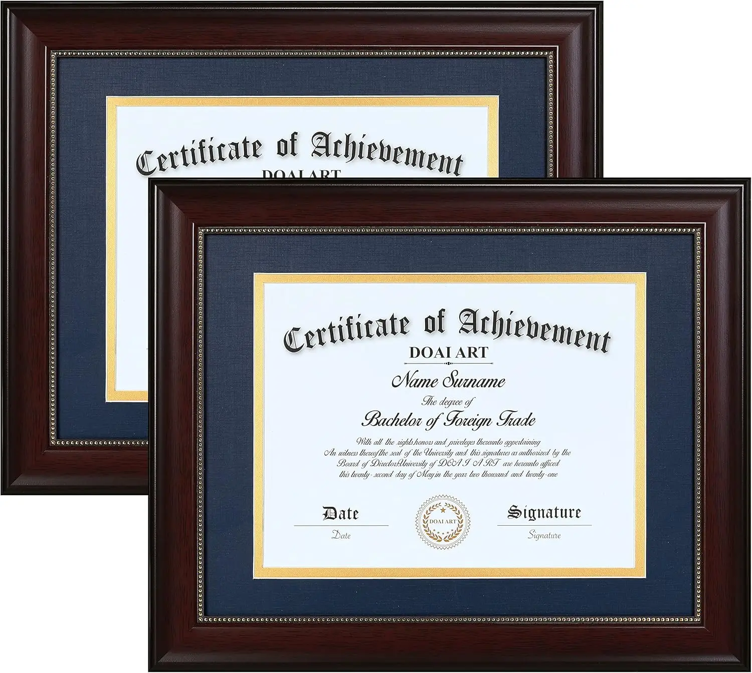 

Классический набор из 2 рамок для дипломов из красного дерева с сине-золотым паспарту, широким багетом и креплением для подвешивания