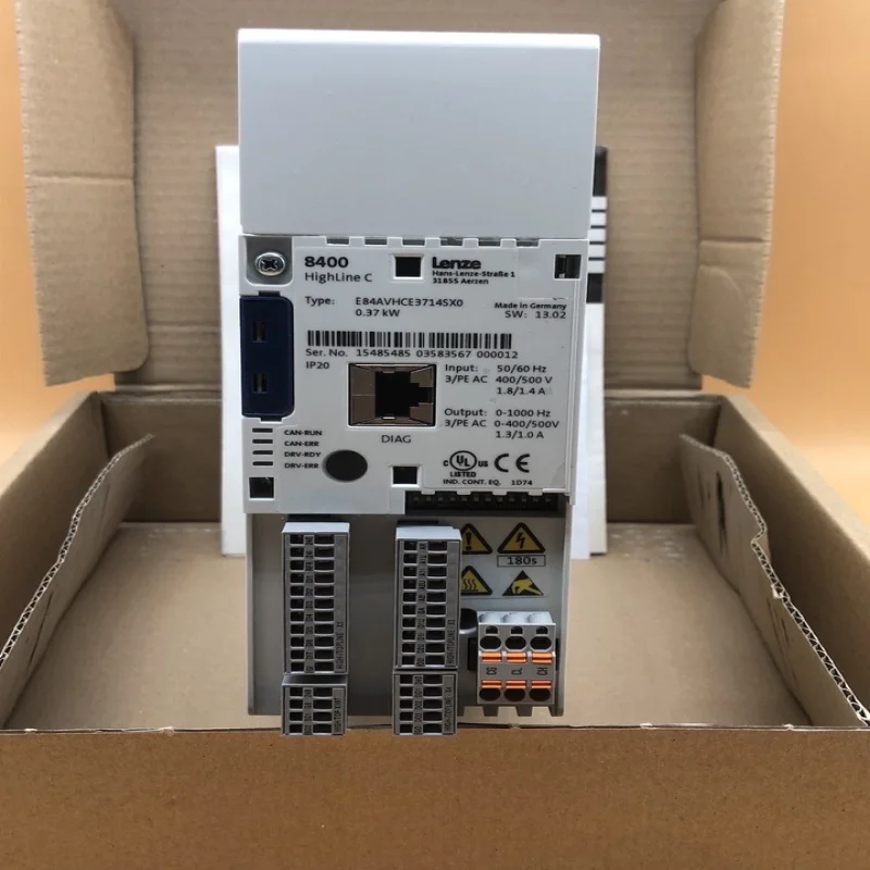 

Новый Оригинальный Привод E84AVHCE3714SX0 8400HIGHLINE C0.37kW 3PE AC 400-500В, в наличии