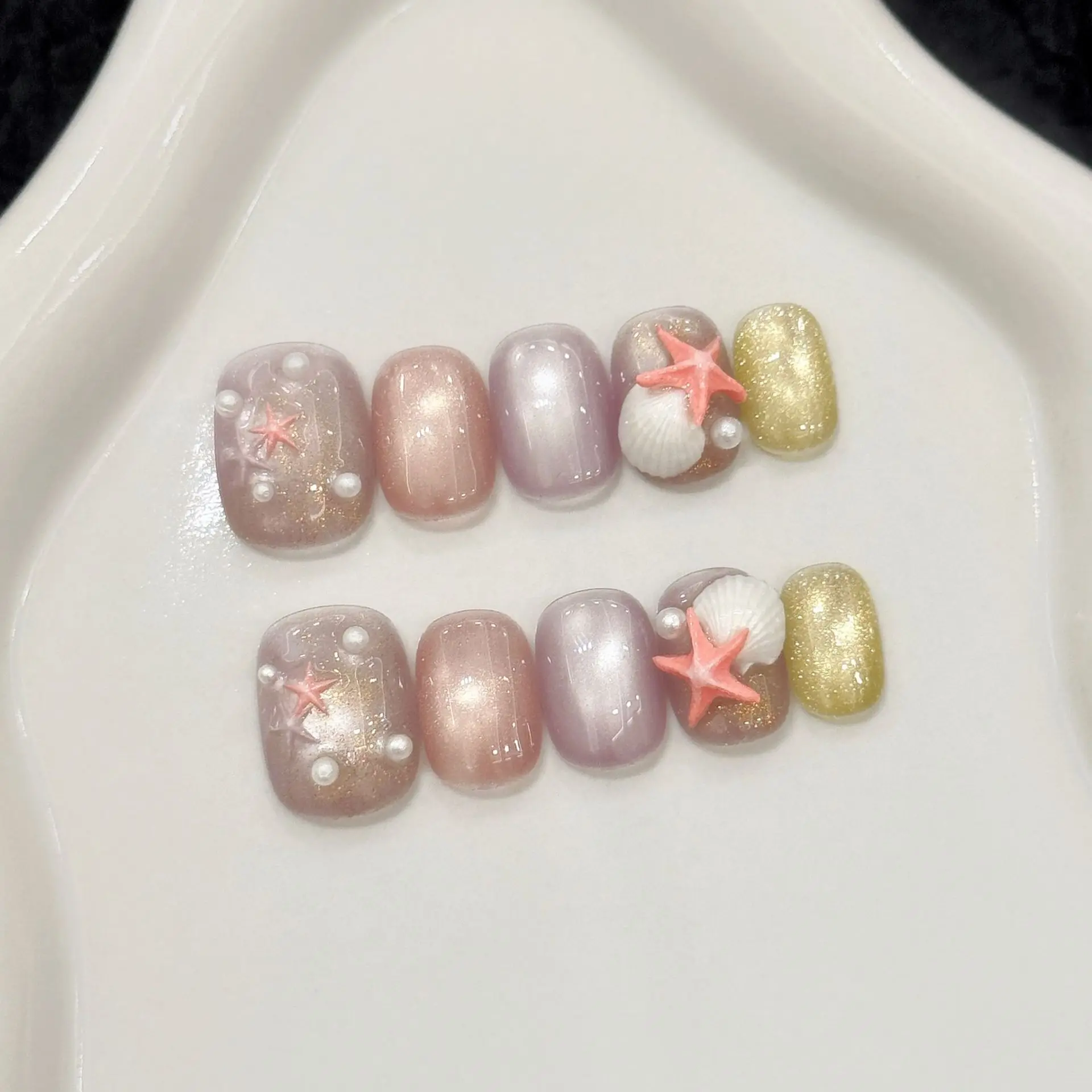 

10pcs Glitter Cat Eyes Fake Nails Cute Short Round Fake Nails Wearable Reusable Handmade Starfish Pearl Decor Press on Nails
