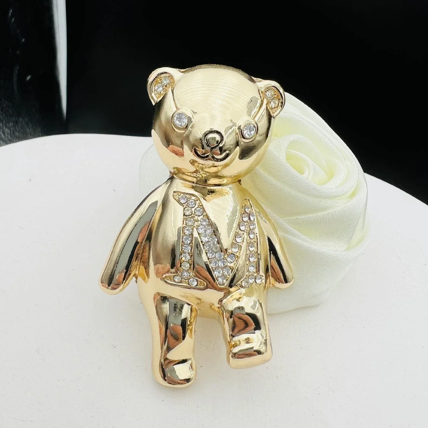 M Letter High-end Luxury Suit Jacket Brooch 2024 New Fashion Teddy Bear Brooch Diamond Mirror Polished