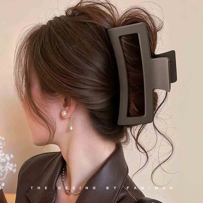 

Elegant Hair Claw 2025 New Large Clip for Women Minimalist Shark Clip Secure Hold Updo Maker Back Head Hair Accessories