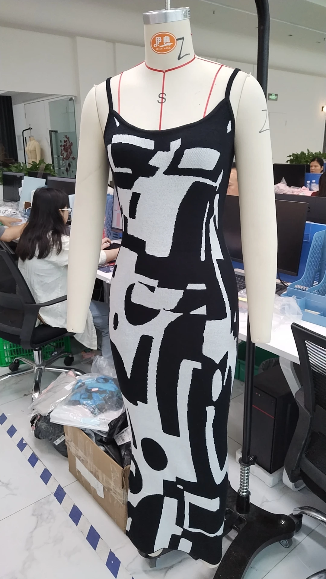 المرأة Y2k متماسكة Bodycon فستان مثير المنخفضة قطع السباغيتي حزام بلا أكمام عارية الذراعين فستان طويل الصيف شاطئ حفلة فستان الشمس