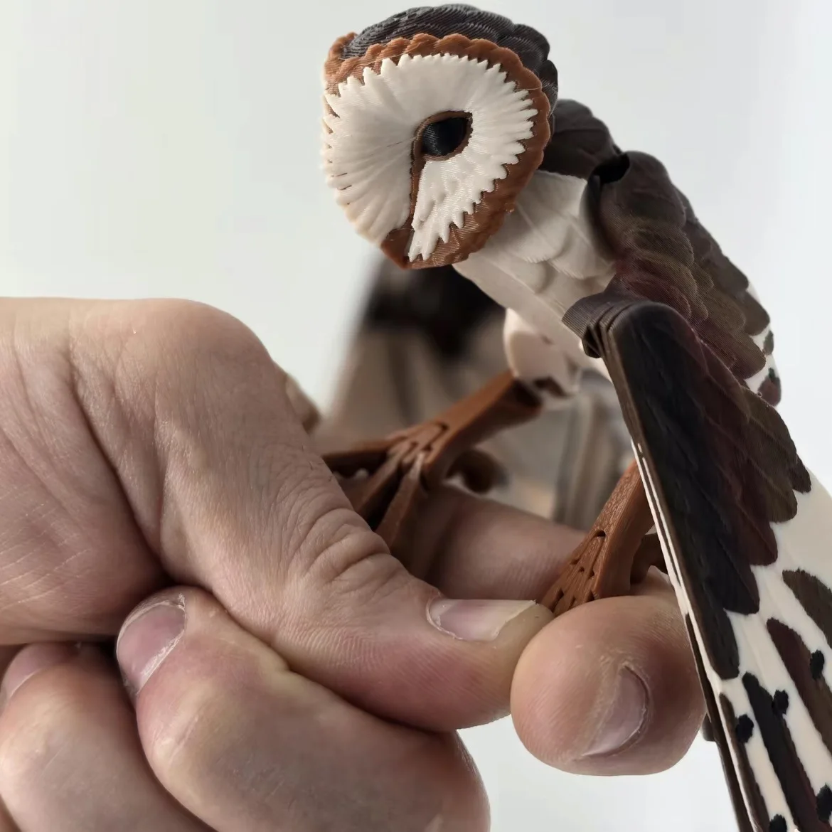 Novo ornamento de coruja articulado estatueta de celeiro simulação animal 3d impresso desktop com asas flexíveis alívio do estresse para pássaro