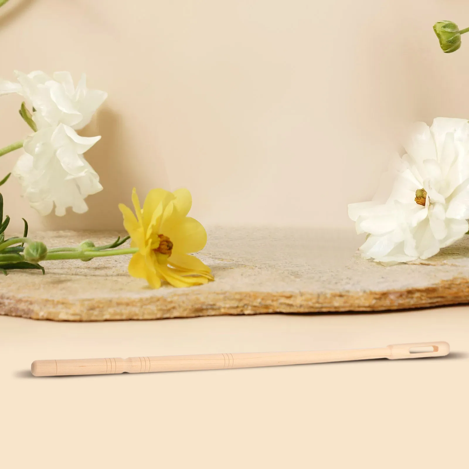 

4Pcs Premium Maple Flute Cleaning Stick Ergonomic Design for Thorough Instrument Maintenance Flute Cleaner Maintenance Kit