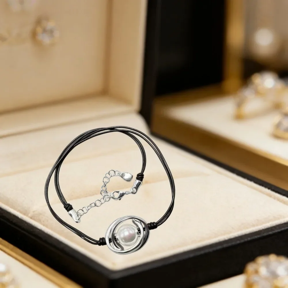 2026 Spain Elegant High Quality Half Moon Pearl Leather Rope Necklace Jewelry Accessories Romantic Gift