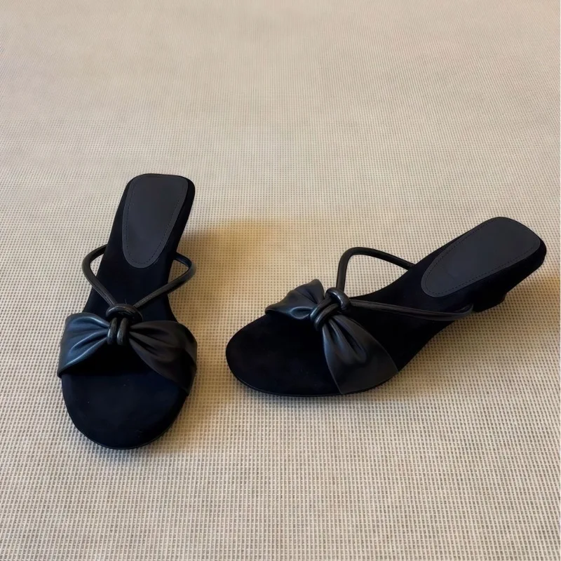 

2026Women's Slippers French Style Temperament Slope Heel Cool Slippers Summer Open Toe One Word Cool Slippers Sandalias De Mujer