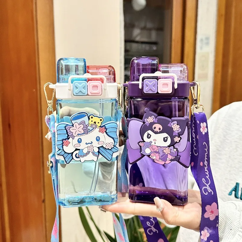 

Бутылка для воды Sanrio: Куроми, Hello Kitty, пластиковая, из тритана, с двойной трубочкой, мультяшная, милая, для девочек и мальчиков, школьников