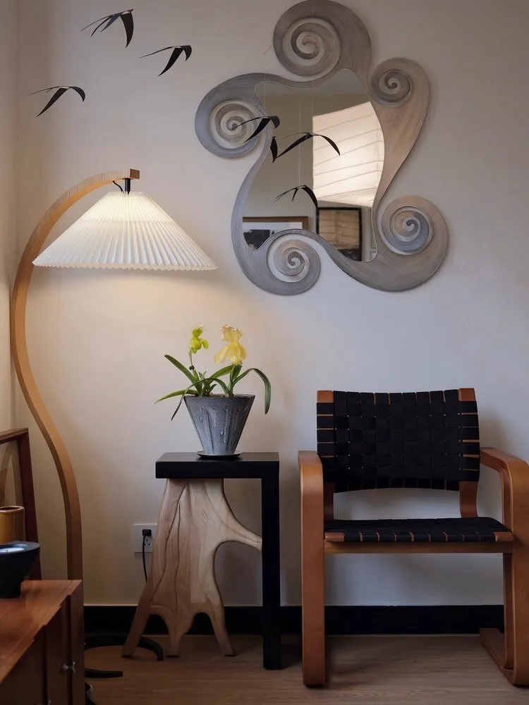 Light Luxury Hotel Corridor Artistic Decorative HD Mirror Sunflower Metal Irregular Frame Bathroom Wall-Mounted Dressing Mirror