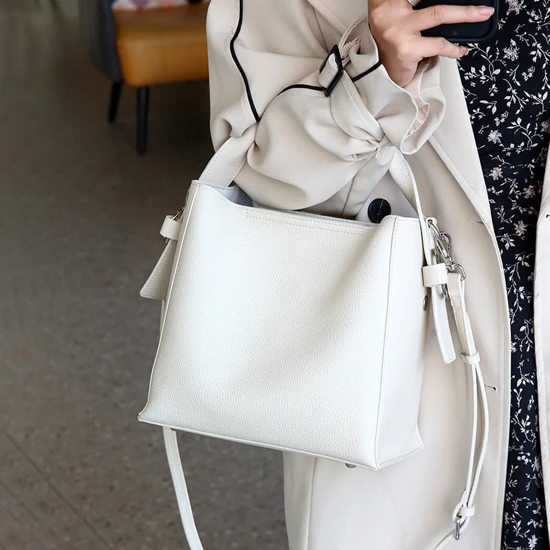 2024 New Women\'s High Quality Shoulder Handbag Real Cow Leather, Versatile Simple and Fashionable Crossbody Bucket Bag for Girls