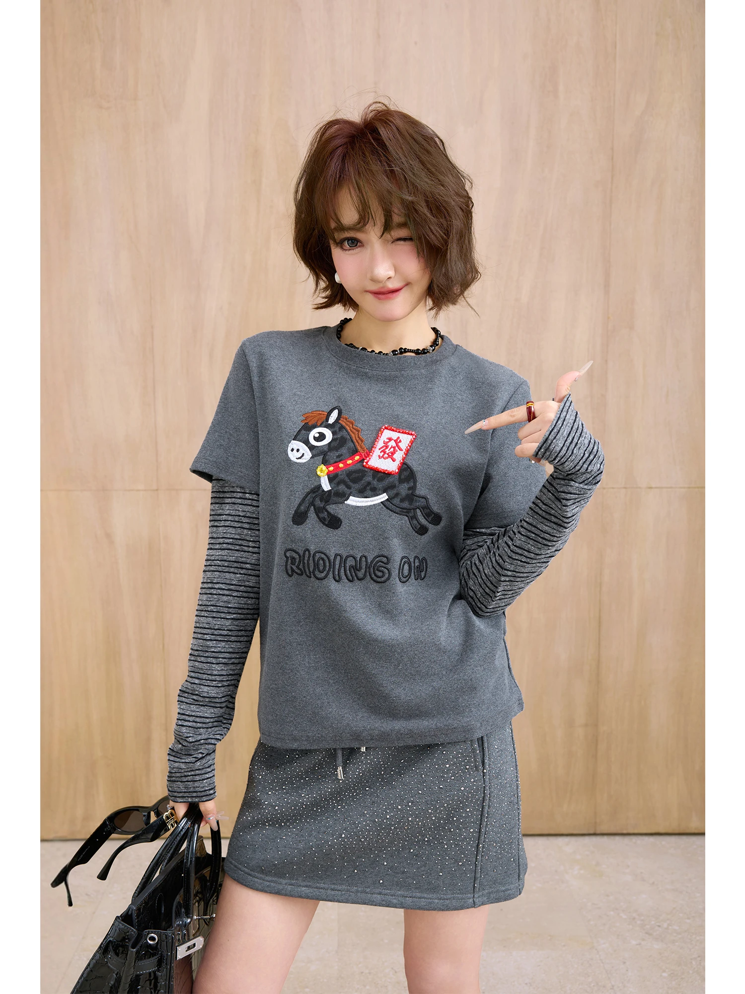 

MIUCO Long Sve T-irt Embroidered Casual Patchwork Design Cartoon Stripe Pattern round Ne Top for Women