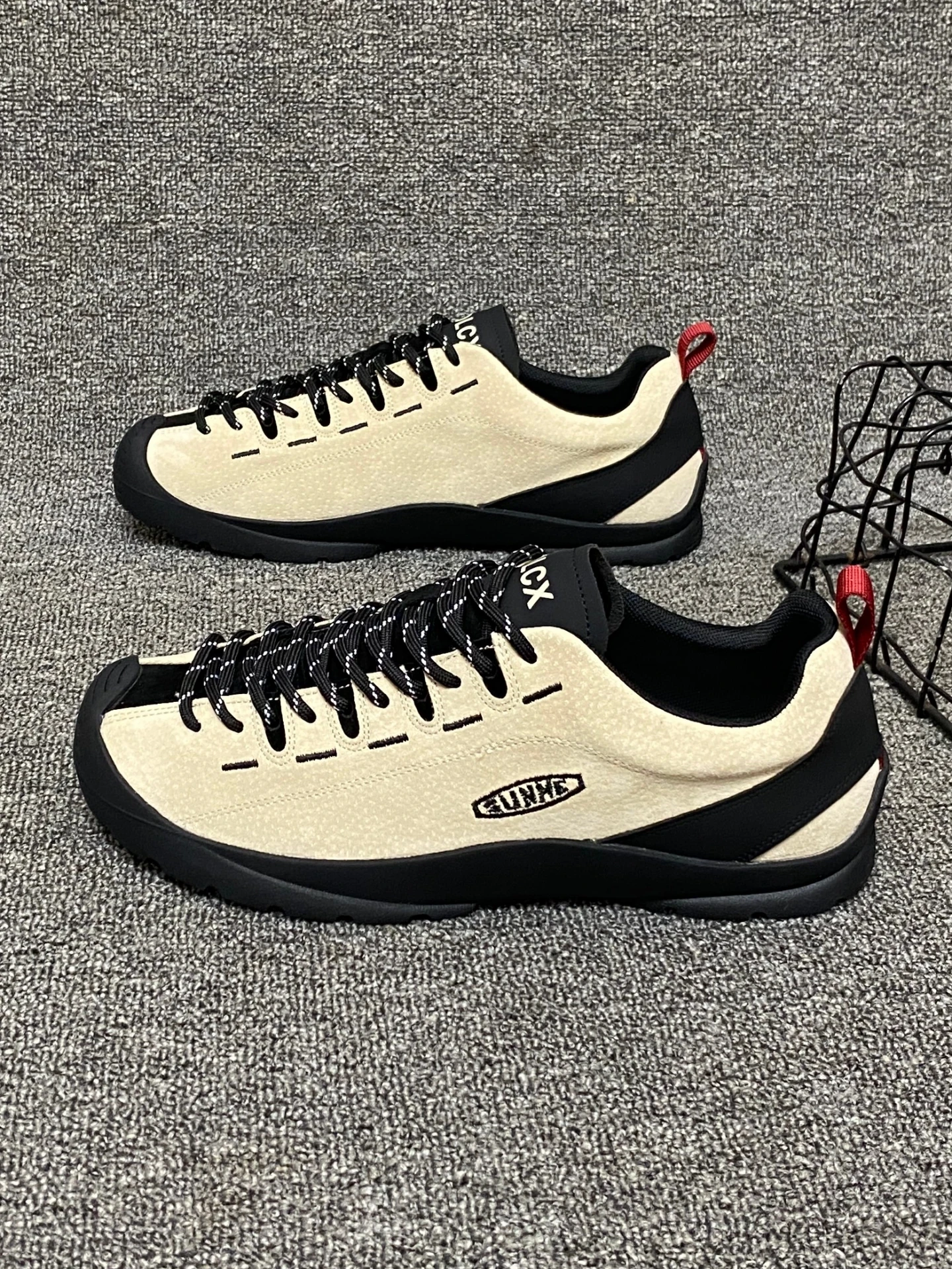 

Men's Outdoor Sports Climbing oes Anti-Slip Lightweight Hiking oes Fall New Sle Versatile o Absorption Casual Trave...