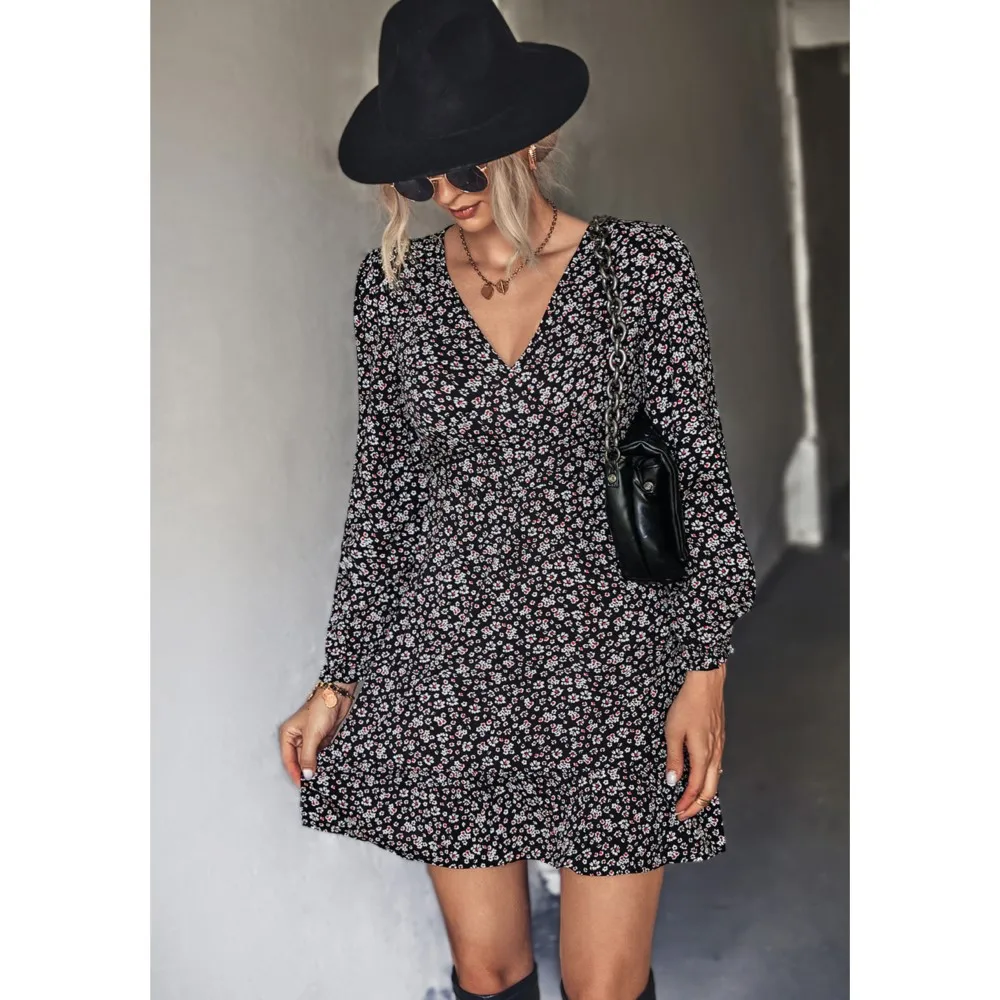 Letnia krótka sukienka Boho dla kobiet z nadrukiem kwiatowym na szyi Sukienka damska Bohemian Flower Mini sukienka dla kobiet فساتين طويلة بأكمام