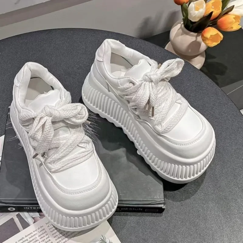 

Белые туфли на толстой подошве 8 см. Новинка весны и осени. Короткие женские повседневные туфли на губчатой подошве. Уродливые и милые туфли с большим носком.