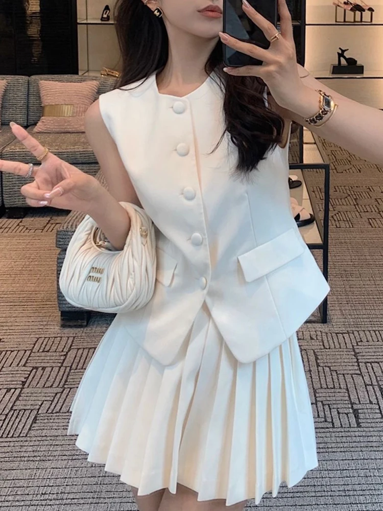 

Women white suit two-piece set fashionable elegant and unique office set folding A-line short skirt two-piece set women's retro