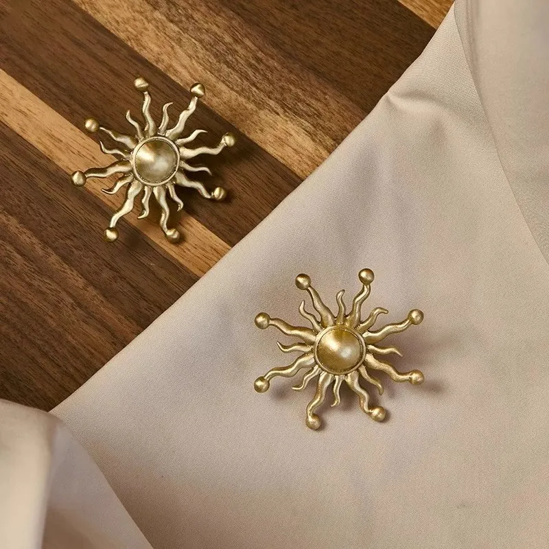

Single Hole Solid Brass Knobs for Furniture Blooming Sun Knobs and Handles for Drawers Dresser Shoe Cabinets Handle