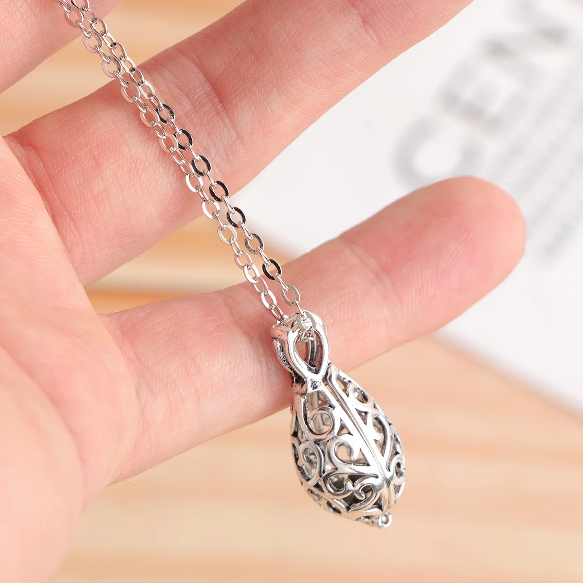 

1Pcs Hollowed-Out Waterdrop Pendant Silver Pelelith Necklace Creative Neck Chain Birthday Gift Cotton Ball Holder