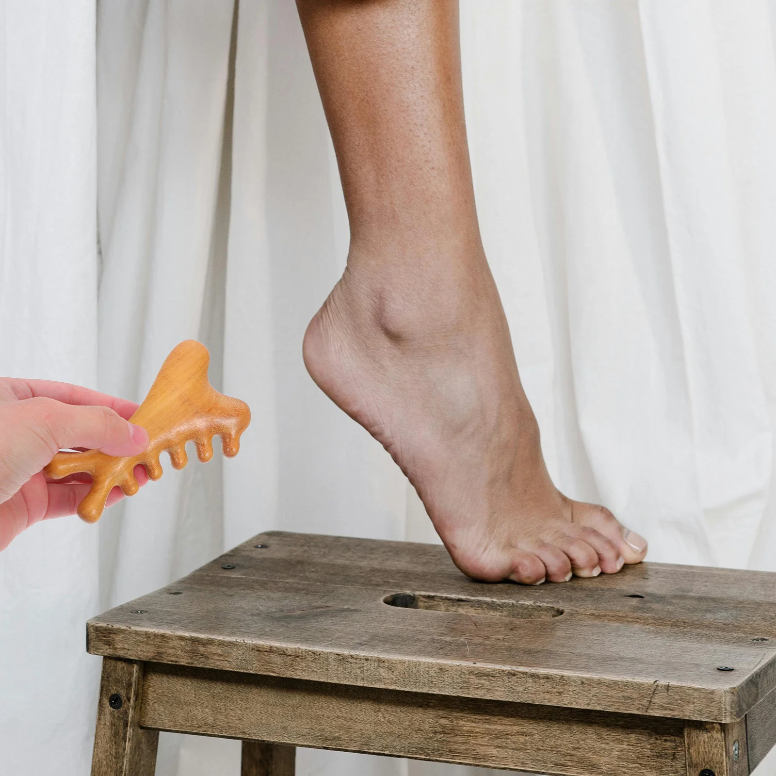 

Six-Claw Wooden Foot Massager Long Handle Ergonomic Design Meridian Relaxation Deep Tissue Stimulation Improve Circulation