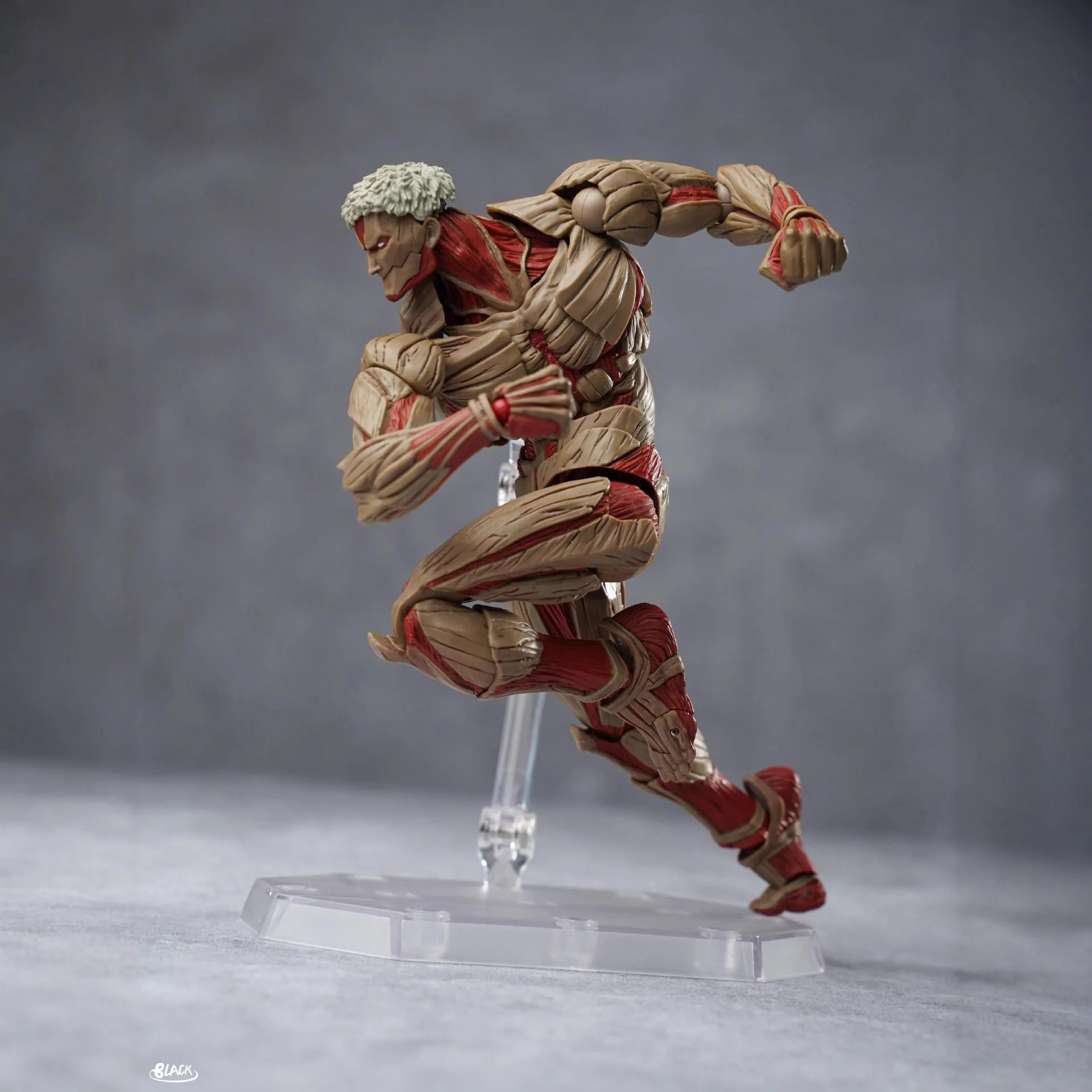 

13cm Revoltech Attack on Titan Armored Titan Amazing Yamaguchi Action Figure Movable Anime Collectible Model Toy