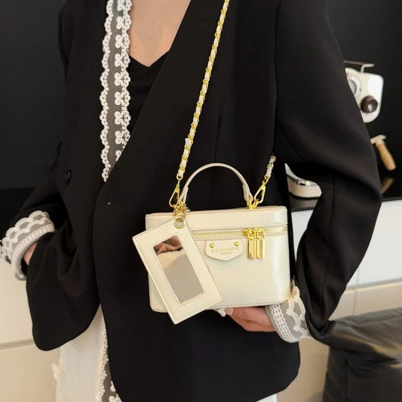 

Beautiful Messenger Bag In Casual Trendy Design For Women With Solid Color Letter Logo And Paris Elegance