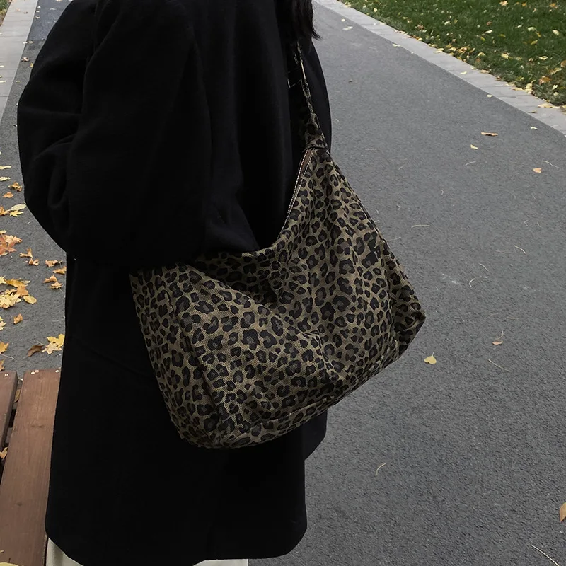 

Women's Leopard Print Shoulder Bag Trendy Casual Soft Textile Large Capacity Female Retro Crossbody Bag for Commute Outings
