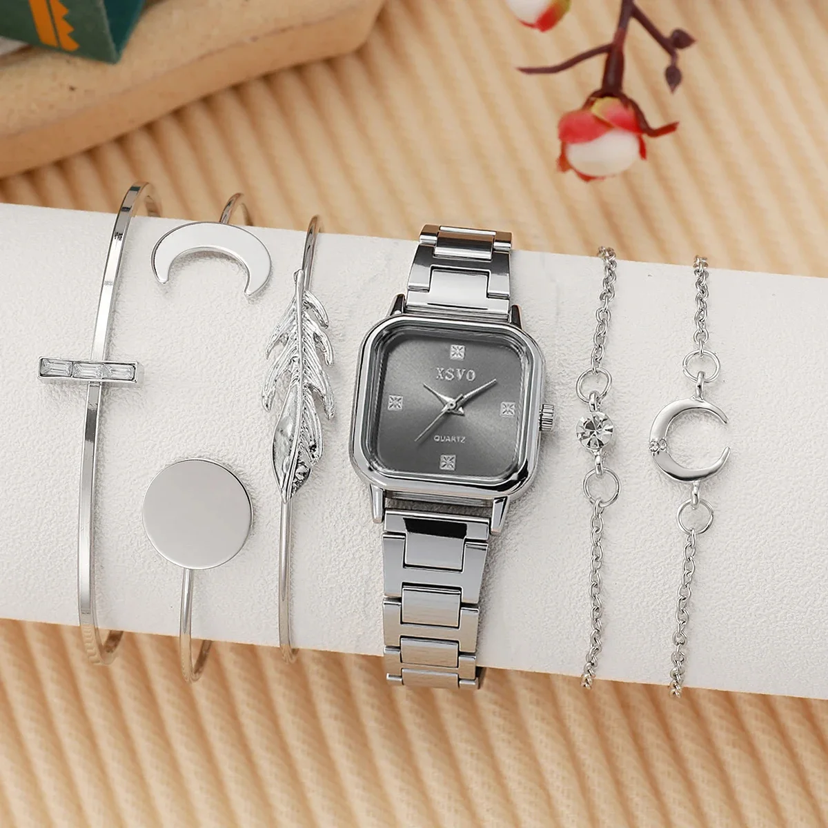 

Fashionable and Elegant Fashionable Square Dial Rhinestone Scale Women's Quartz Watch Bracelet Set of 5, Suitable for Thanksgivi