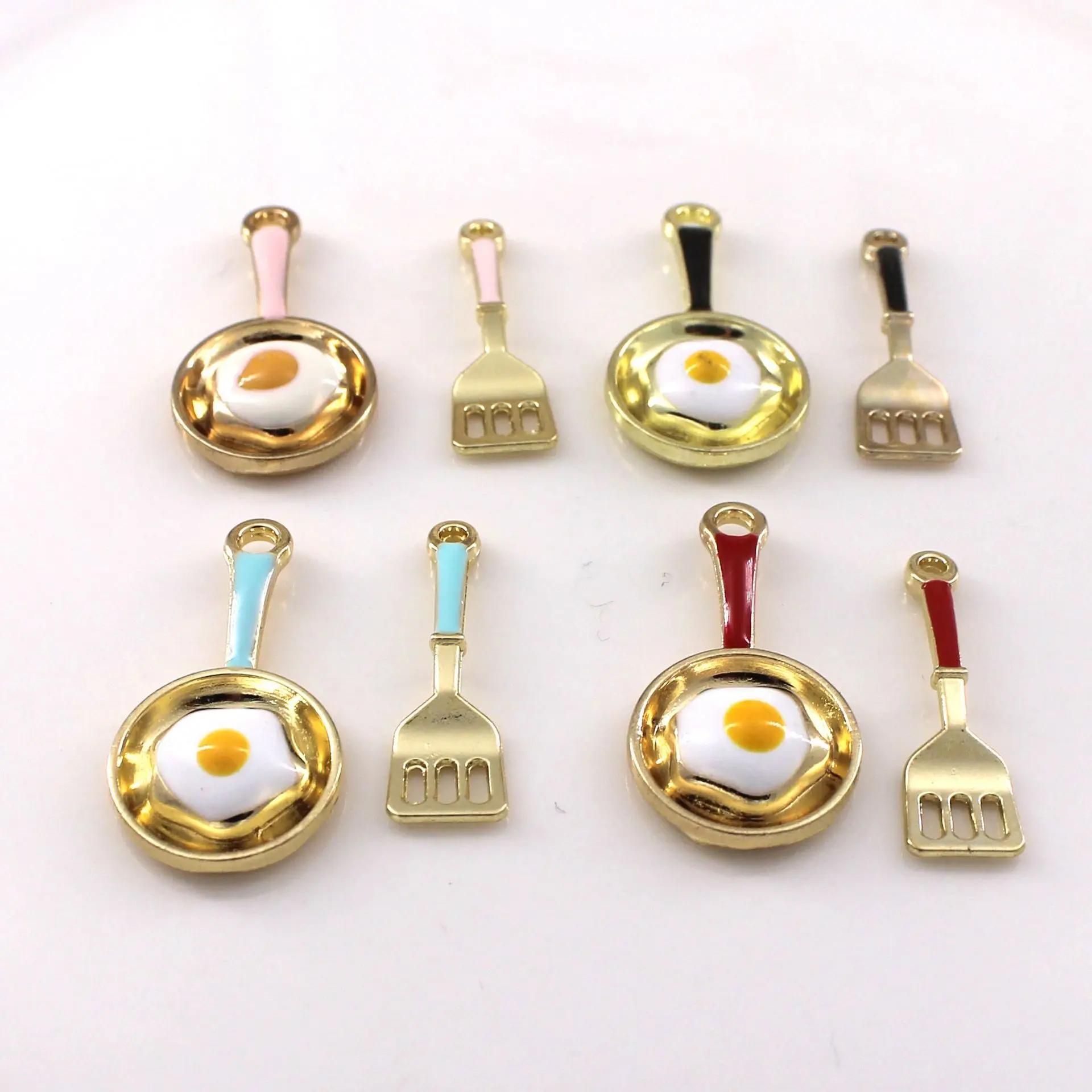 

100pcs cute small pan and spatula Alloy Pendant Bracelet Keychain Accessories