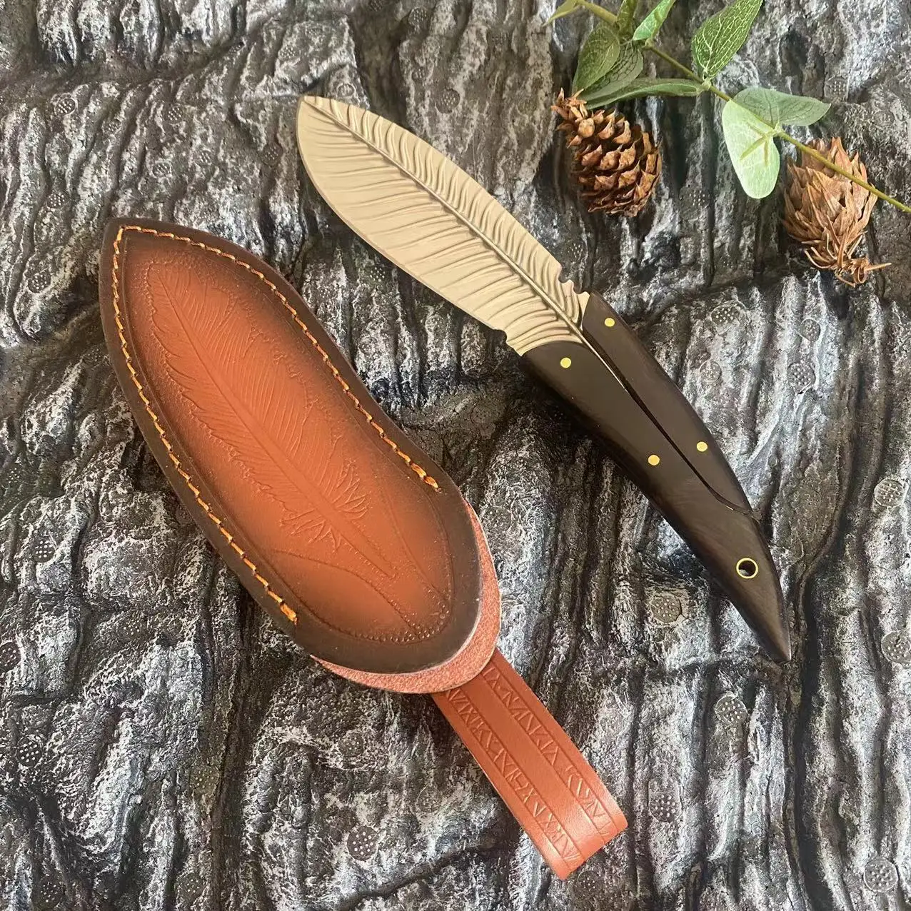 Feather Pattern Powder Steel Fixed Blade Knife Wooden Handle Outdoor Camping Knife Tactical Hunting Tool with Leather Case