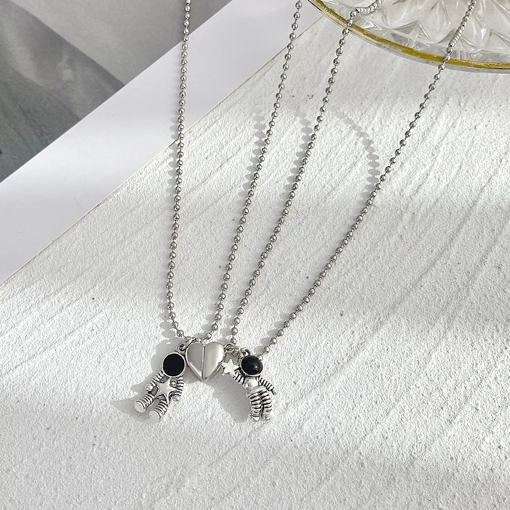 2pcs Set Creative Spaceman Pendant Magnetic Heart-shaped Couple Necklace for Women Men Noctilucent Crystal Column Choker Jewelry