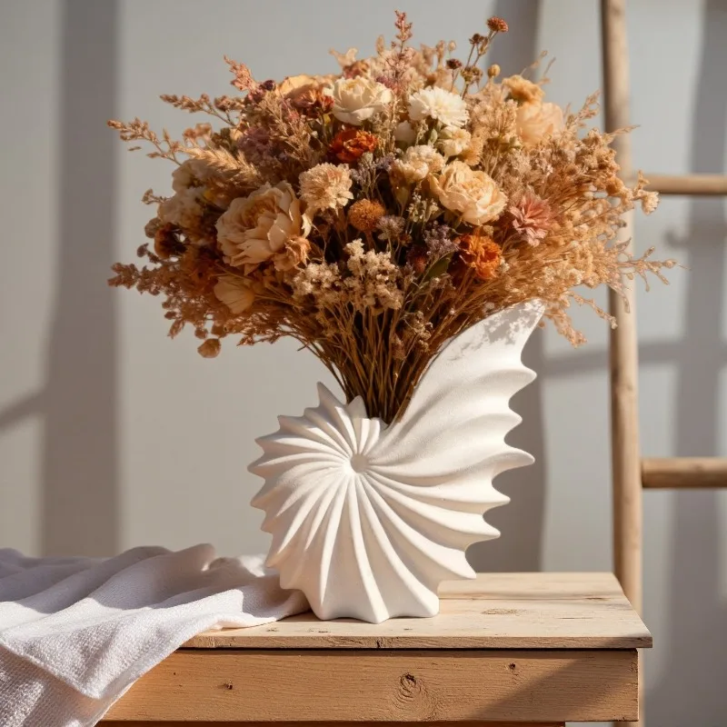Matte Texture Ocean Conch Shaped Abstract Vase,Designed Flowerpot Shell, Flower Arrangement Desktop Home Decoration Ceramic Vase
