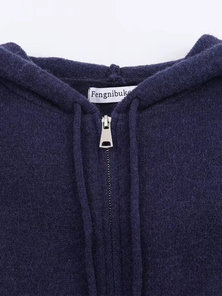 European-style new women's fashionable and versatile hooded long-sleeved knit sweatshirt with zipper detail.