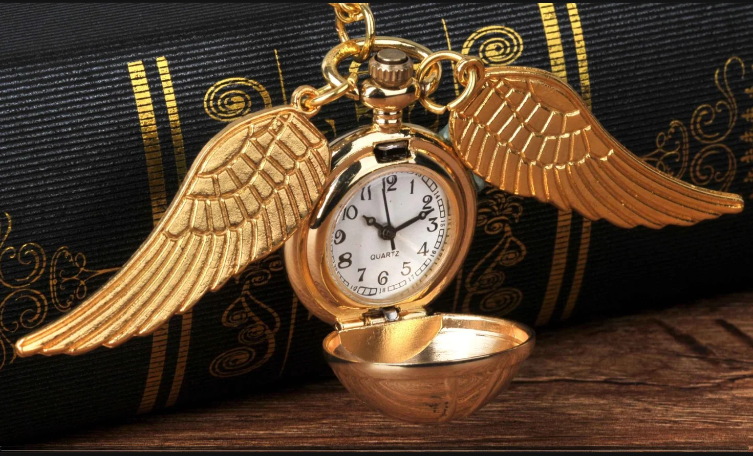 8890Retro fashion cartoon luxury gold two wings open cover quartz small pocket watch children gift necklace