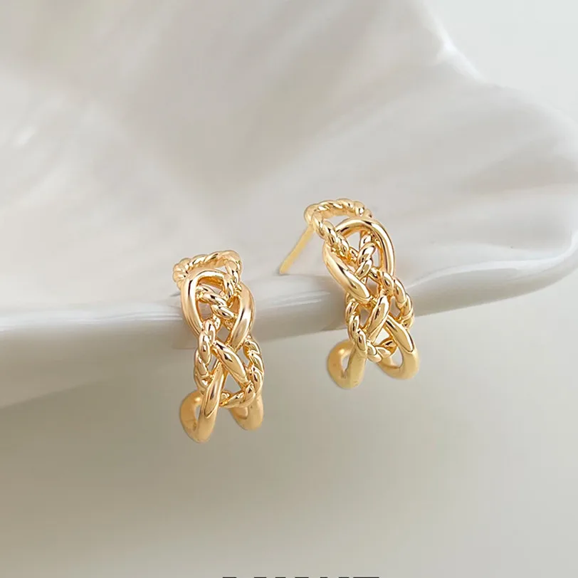 

Luxury Gold Color Skeleton Twist Semi Circle Round Stud Earrings for Women Letter C Shape Statement Wedding Ear Decoration Gifts