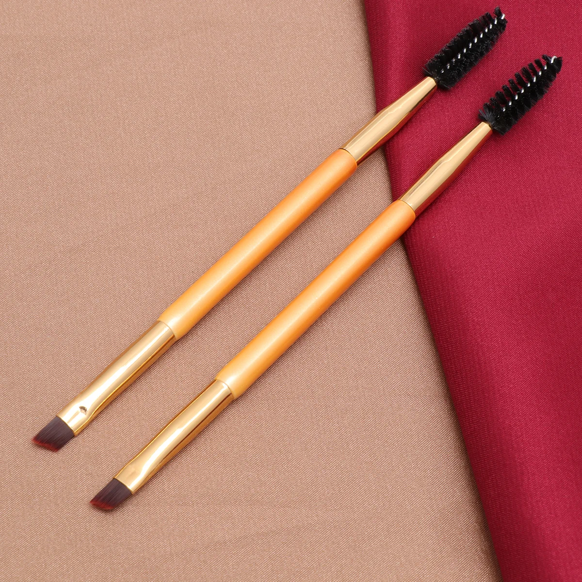 3 個のダブルエンド眉毛ブラシプレミアム木製ハンドル軽量プロフェッショナルメイクアップツール角度付きラッシュライナーアプリケータースパイラル