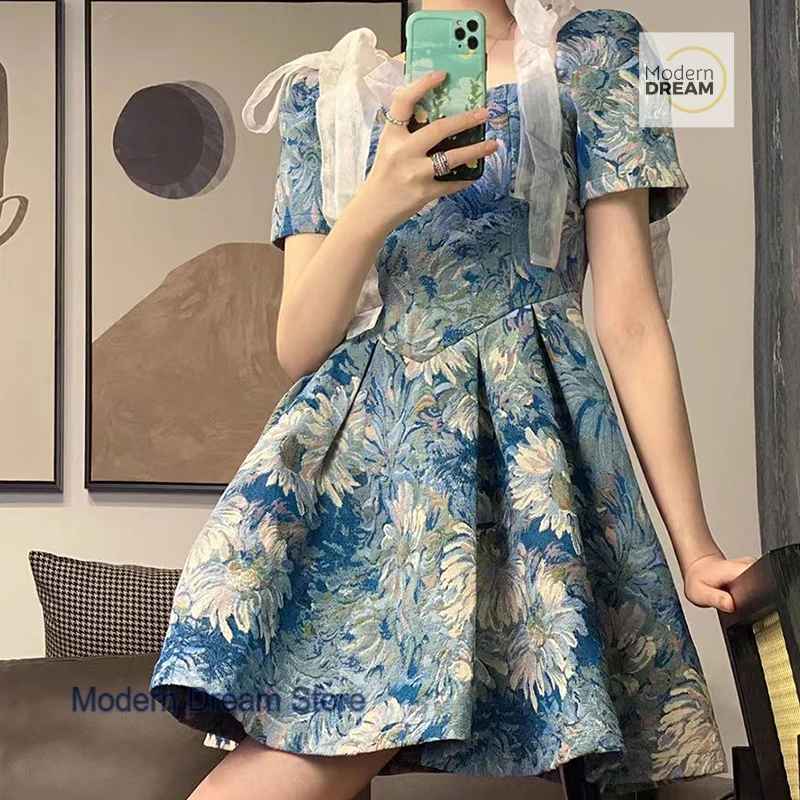 

French oil painting floral dress female summer new fashion temperament waist skirt design sense sweet bubble sleeve skirt.