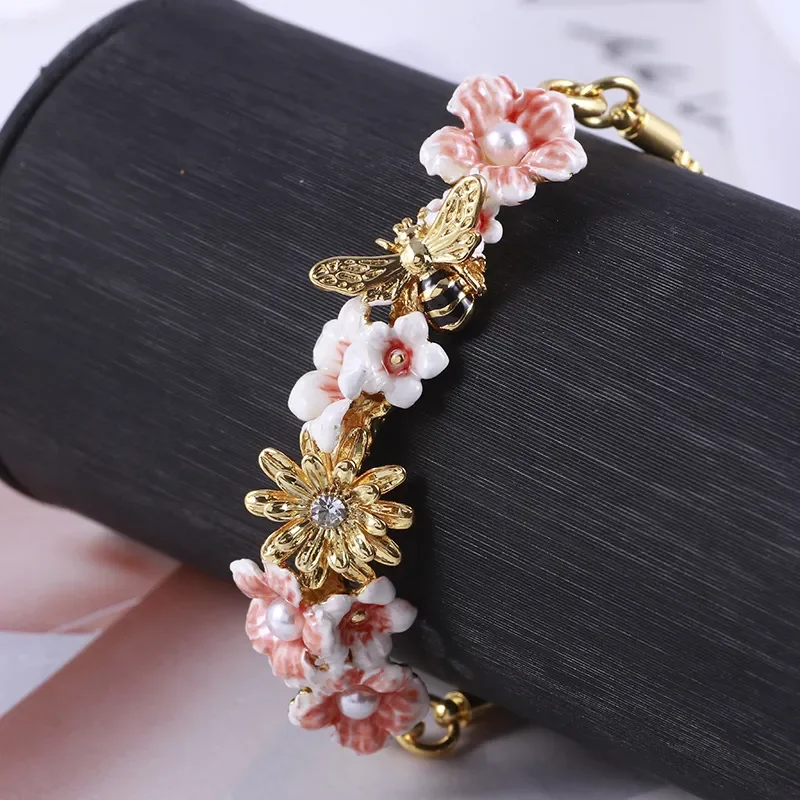 

European And American Jewelry Wholesale Romantic Pastoral Style Enamel Glaze Pearl Flower Bee Flower Pull Bean Bracelet