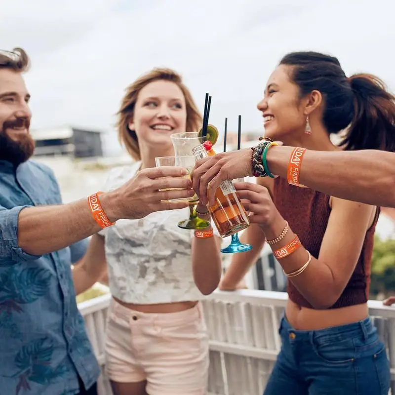 Braccialetti per feste 100X Braccialetti riciclabili a tema venerdì Braccialetti per identificazione fascia da braccio Fasce colorate impermeabili per adulti