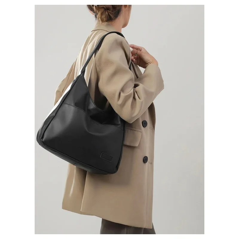 حقيبة هوبو نسائية بسيطة من جلد البولي يوريثان حقيبة كتف متينة 2023 حقيبة يد عصرية ذات سعة كبيرة للعمل المدرسي #5