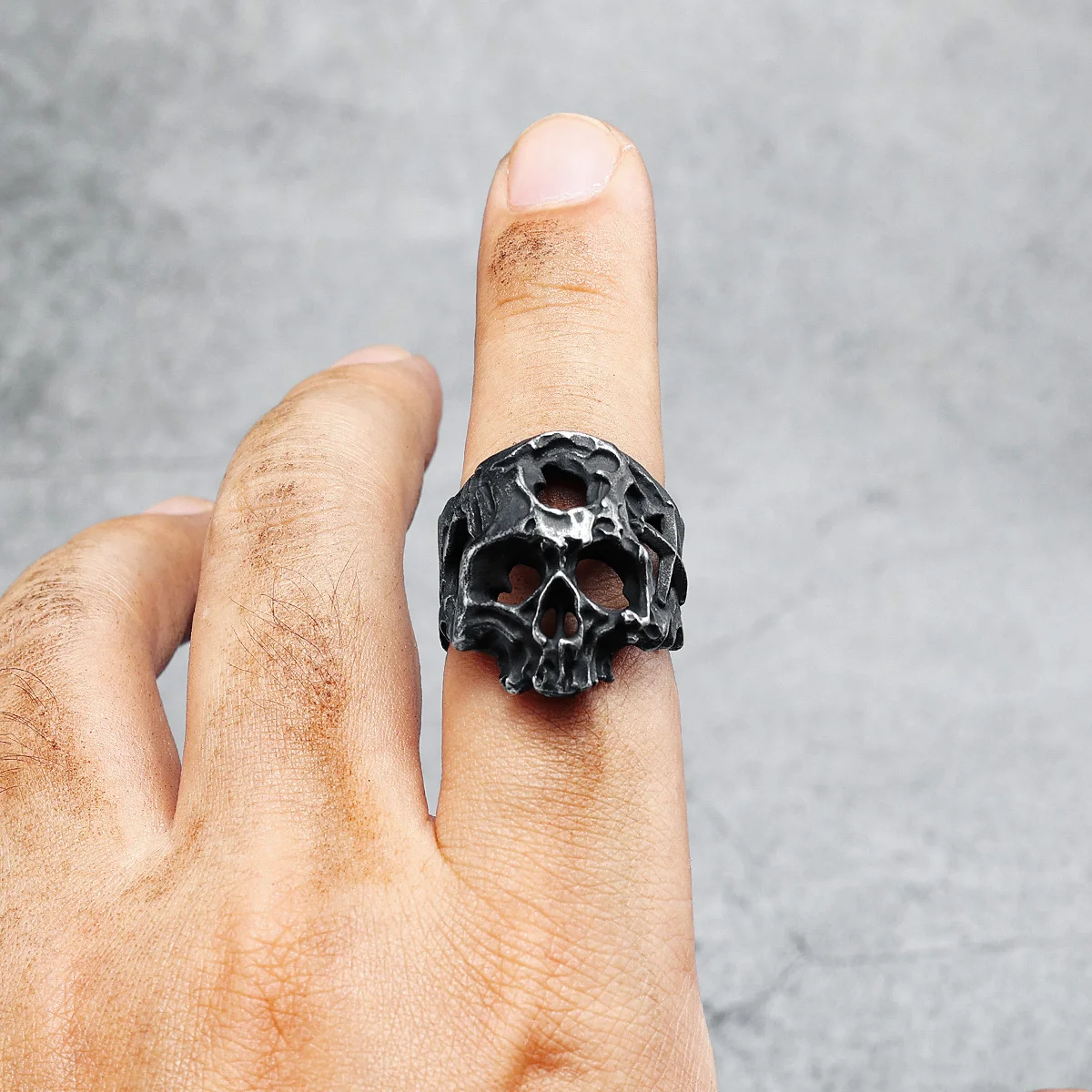 Hollow Skull Men Ring 316L Stainless Steel Weathering Cranium Rock HipHop Party for Biker Rider Male Boyfriend Jewelry Best Gift