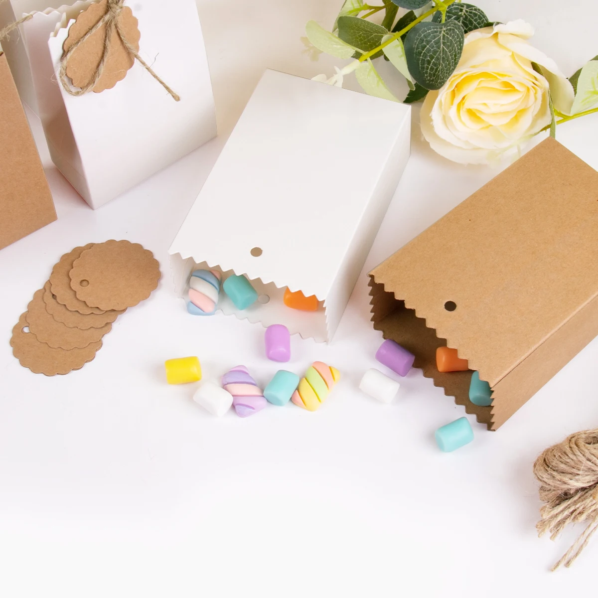 10-30 stücke Retro Kraft papier Geschenk box weiß braun Keks Süßigkeiten Verpackung Tasche mit Seil Tags Geburtstag Hochzeits feier Geschenke liefert