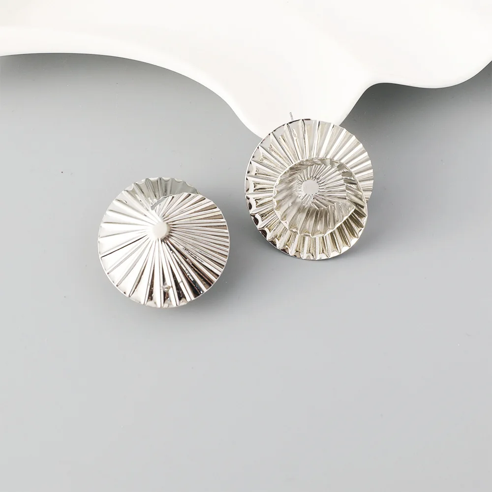 New spiral pattern gold and silver trend stud earrings cold wind versatile high-end sense level stud earrings jewelry