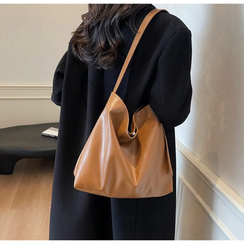 

Large Capacity Woman Handbag PU Underarm Bag Femal Fashion Solid Color Simple One Shoulder Crossbody Commuting Tote Bag