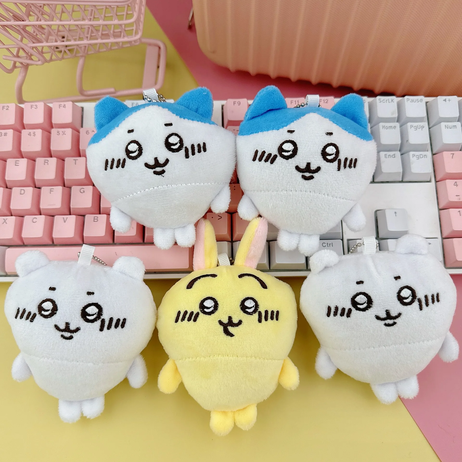 جديد حار حار القدم سلسلة Jiikawa دمية على ظهره قلادة صغيرة المفاتيح ألعاب من نسيج مخملي