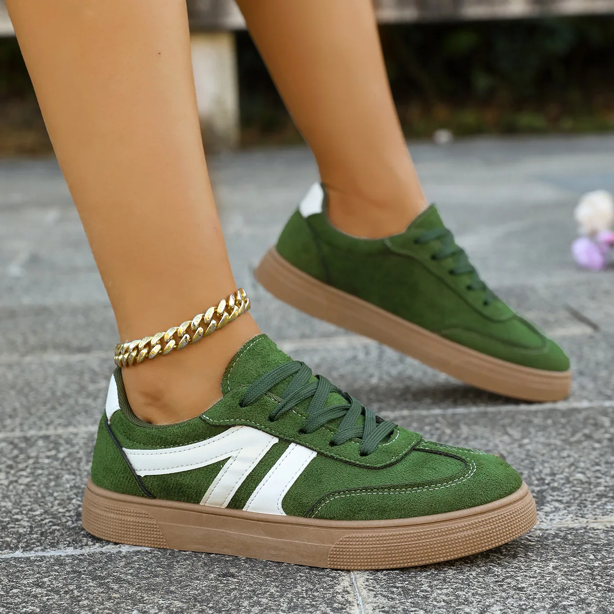 أحذية رياضية نسائية مقاس كبير أحذية رياضية مسطحة القاع للخروج أحذية جري كاجوال عصرية للنساء أحذية مصممة فاخرة