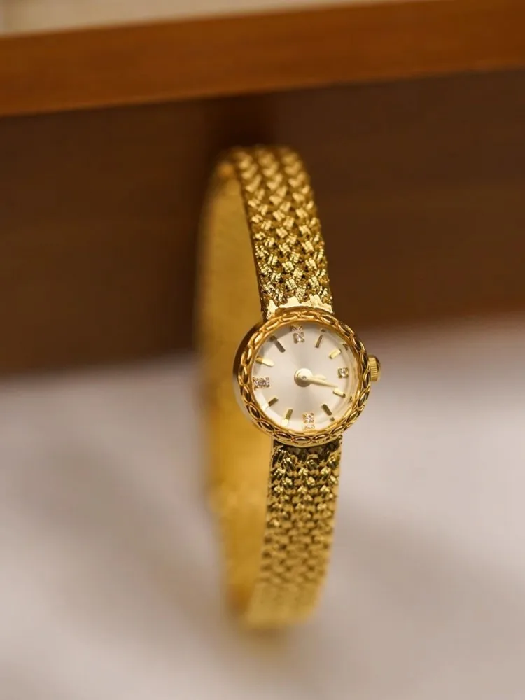 New Fashion Elegant Women Golden Silver Quartz Watch Round Shape Vintage Office Ladies Work Wristwatch Acceossry Jewelry