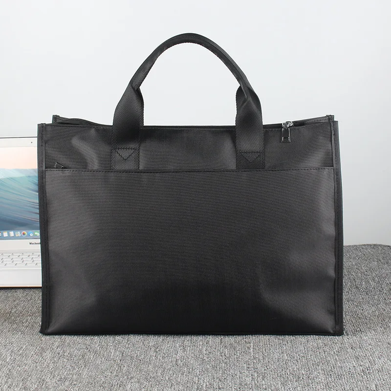 FOTO 5 - Stylish and Spacious Briefcase