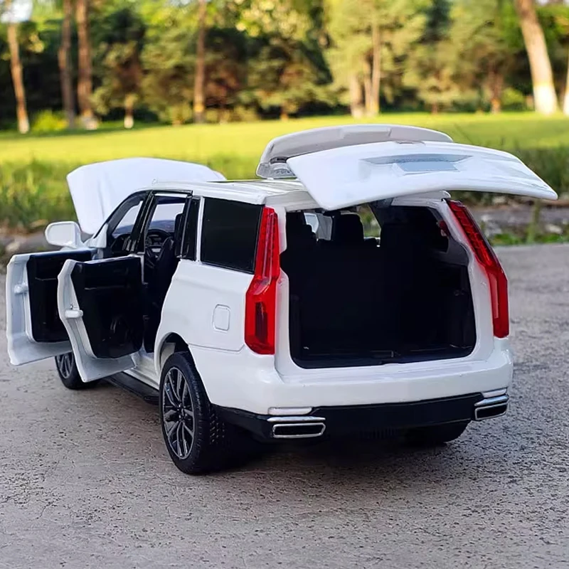 لعبة نموذج سيارة سيدان/SUV مصنوعة من خليط معدني بمقياس 1:32 - وظيفة الصوت والضوء، أبواب قابلة للفتح، عمل سحب للخلف - هدية مثالية لعيد الميلاد للأولاد