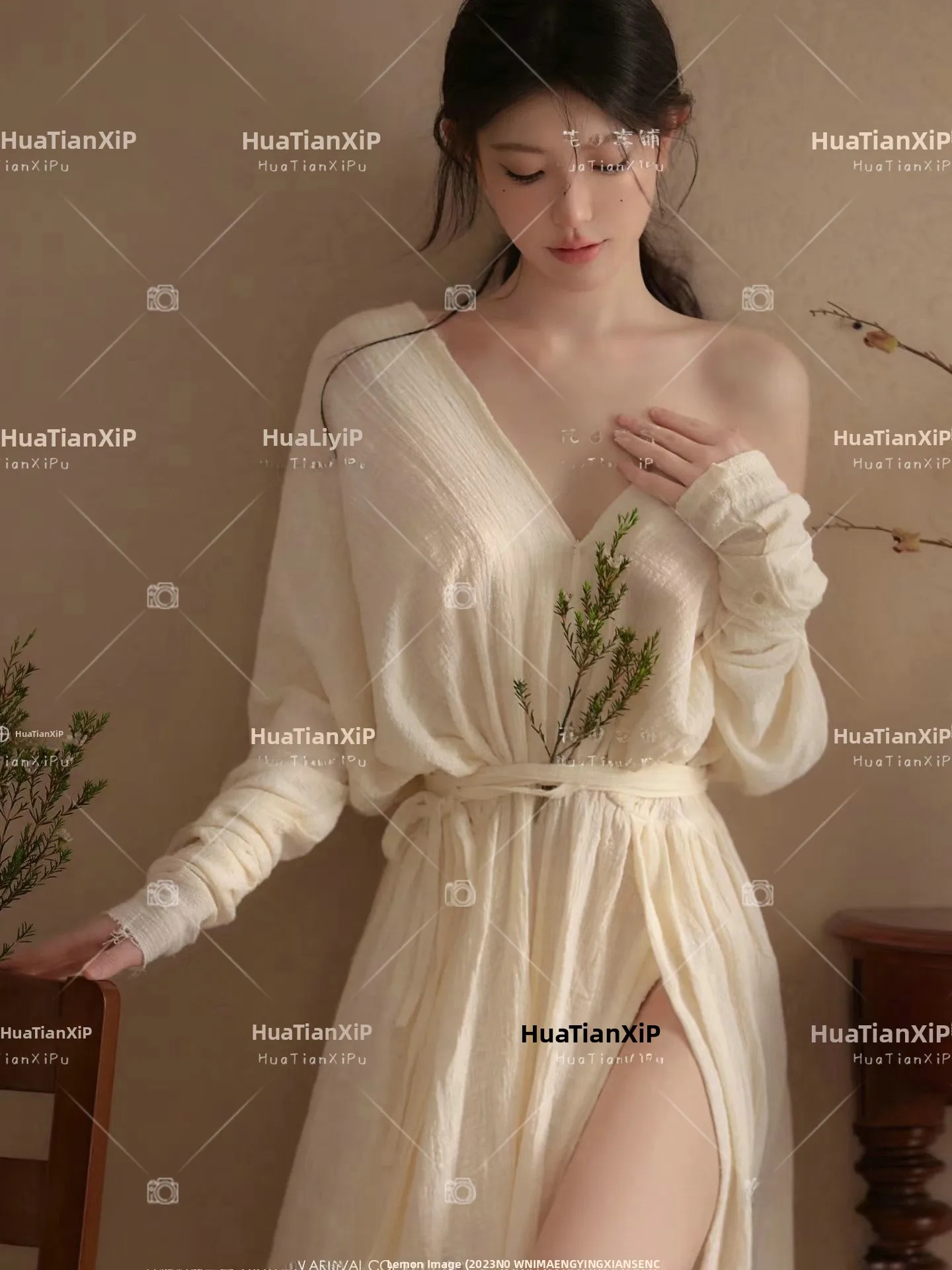 

Элегантное женское платье с V-образным вырезом: Новинка для фотосессий в студии, тема «Ранняя весна: прохладное настроение», костюм для женской модели