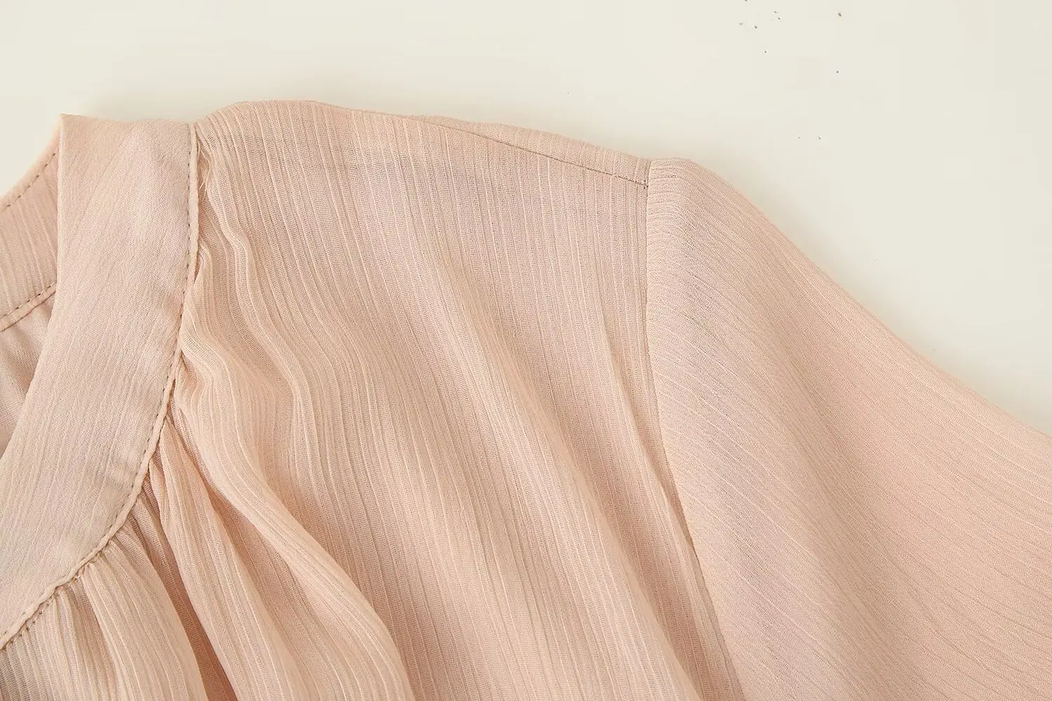 ชุดเดรสยาวปานกลางทรงพลีทคาดเข็มขัดสไตล์ยุโรปและอเมริกา  สินค้าใหม่ประจำฤดูใบไม้ร่วงปี 2025