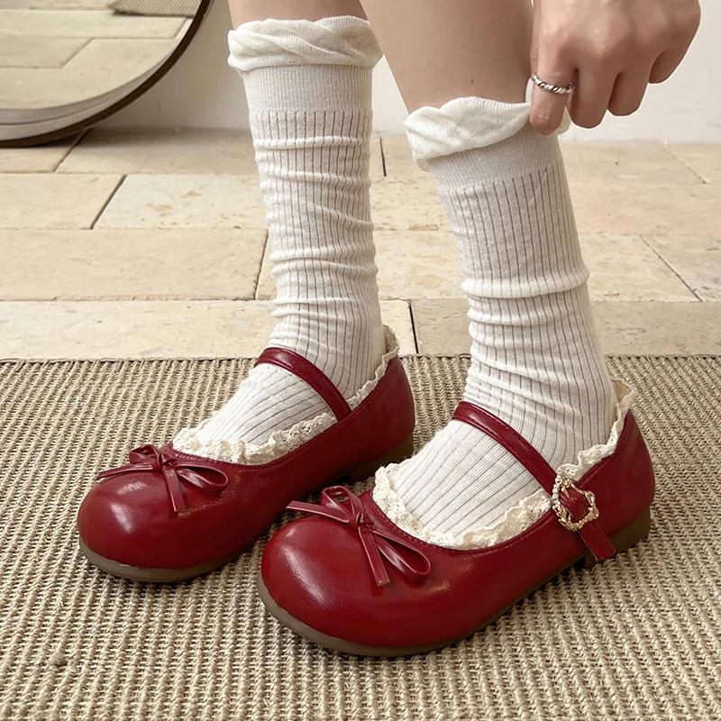 Retro lace bow flat-soled leather shoes women's 2025 new spring and autumn skirt French soft-soled Mary Jane shoes image 3
