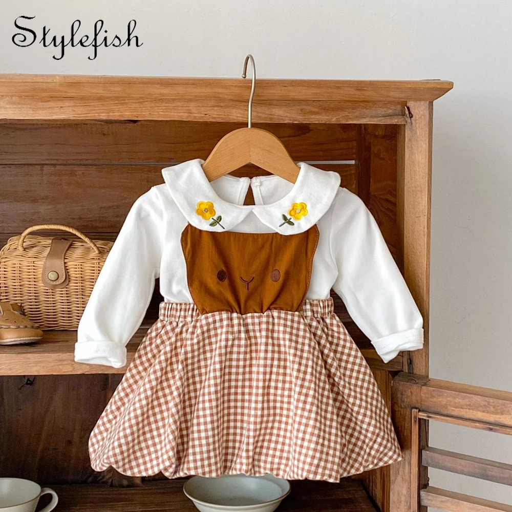 

Autumn new 0-3 year old baby set baby girl flower small collar teddy bear base shirt+embroidered checkered suspender skirt set